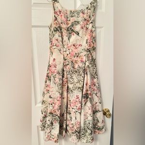 Adrianna Papell size 6 floral dress in Euc. Worn once for a wedding.